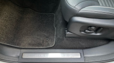 Land Rover Discovery 3.0 D300 Dynamic HSE 5dr Auto Diesel Station Wagon